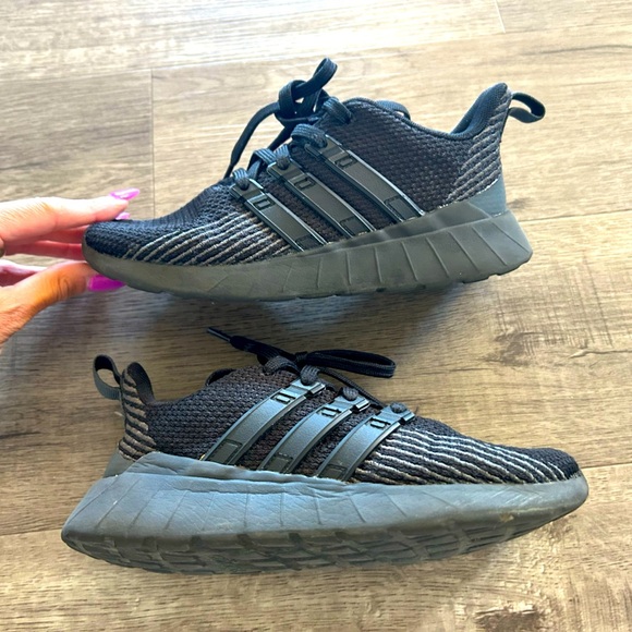 Kids Adidas Sneakers 2 - Picture 1 of 6